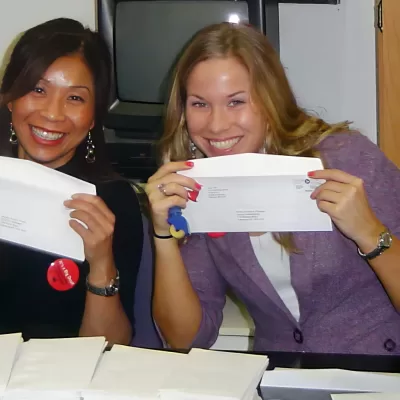 There are a variety of individual volunteer activities available from driving meals to clients, meal prepping, meal packing and help at special events. This is a fun way to make new friends and get involved in your community.